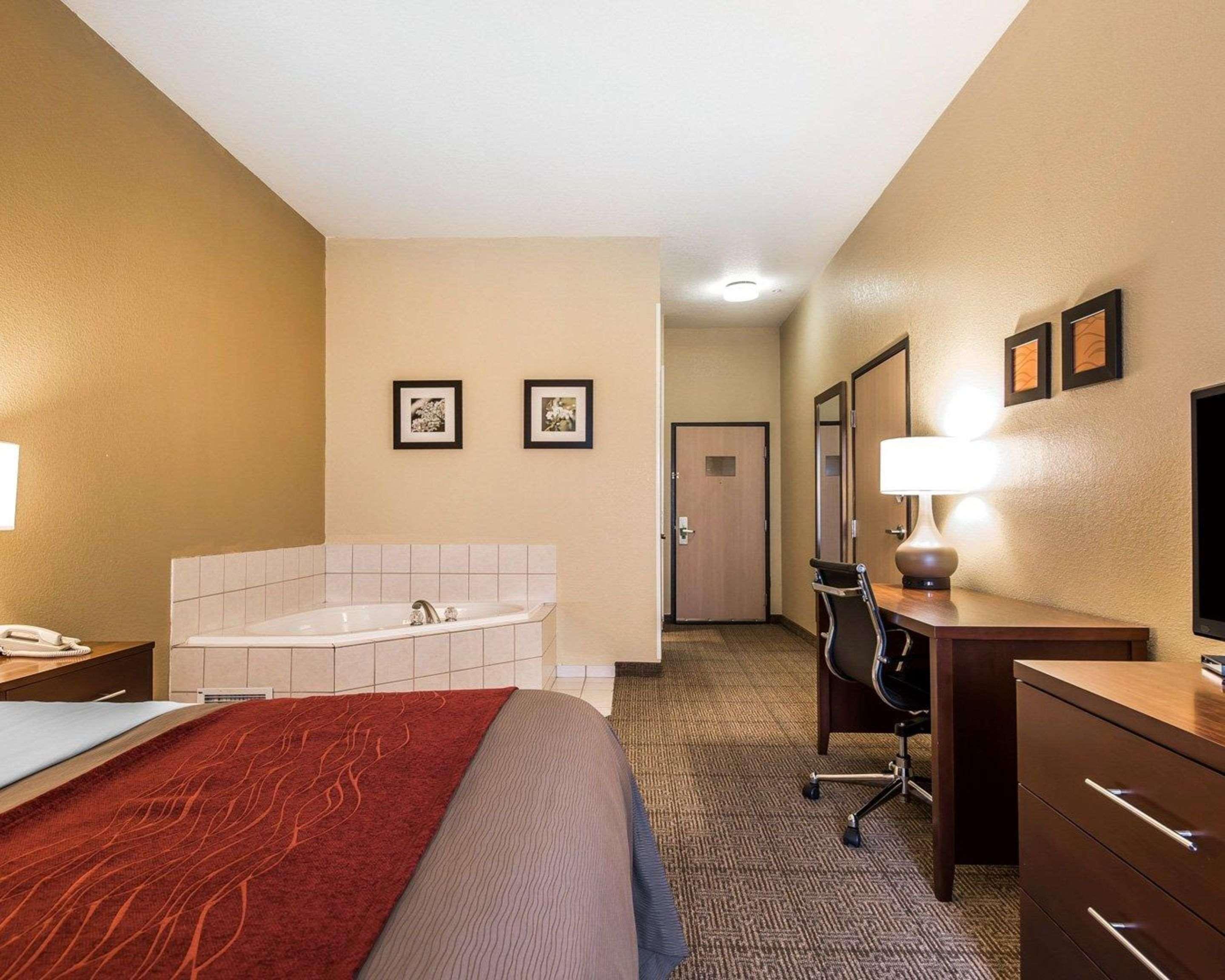 Quality Inn & Suites Bethany Esterno foto