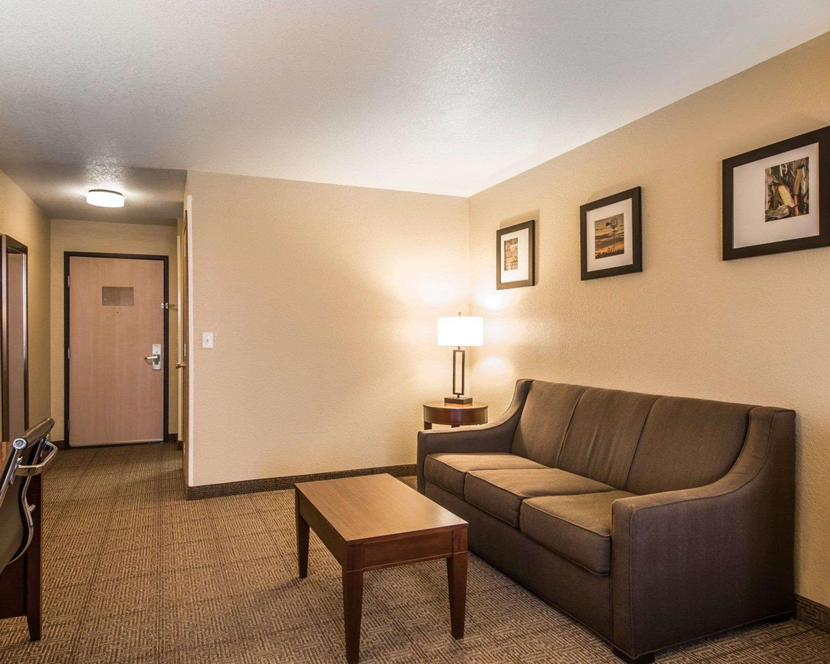 Quality Inn & Suites Bethany Esterno foto