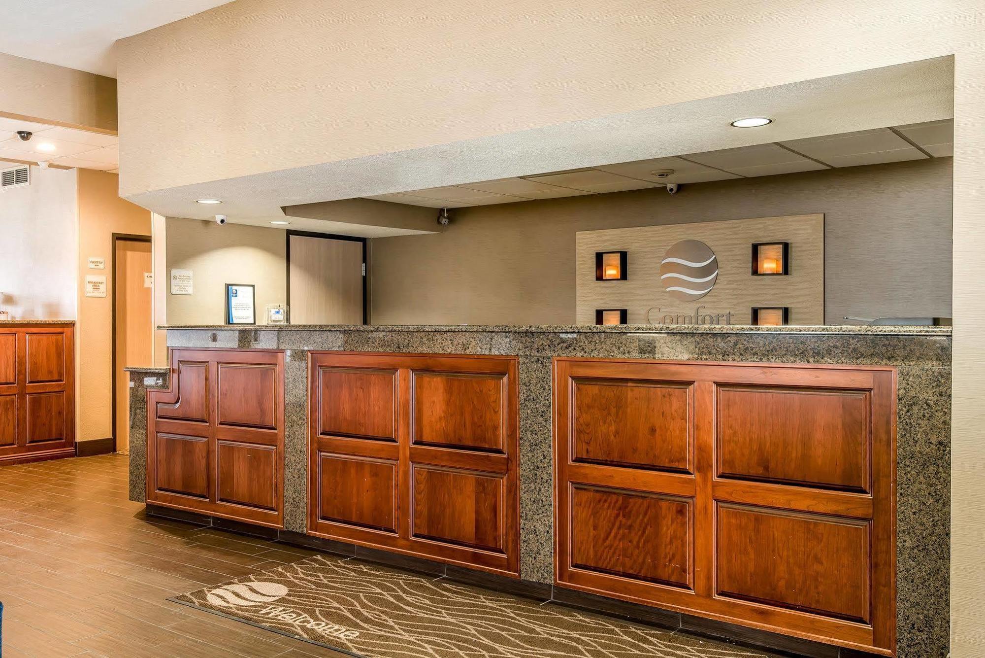 Quality Inn & Suites Bethany Esterno foto